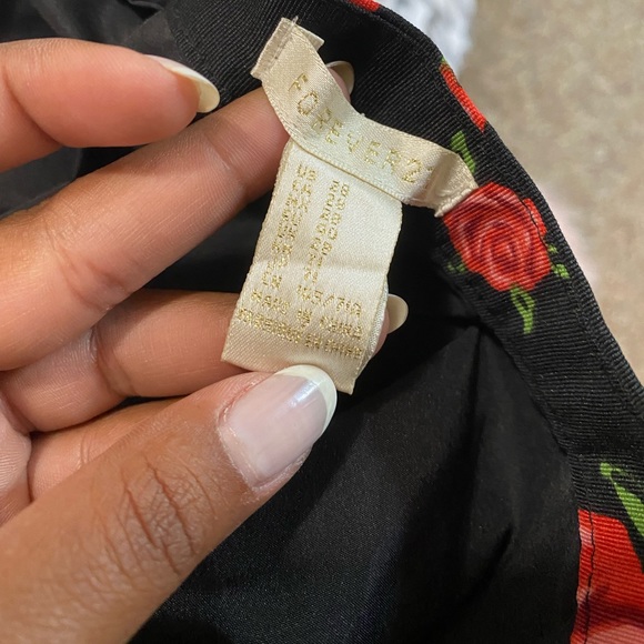 Forever 21 Black Skirt With Rose Details Size: 28 Medium - Picture 7 of 7